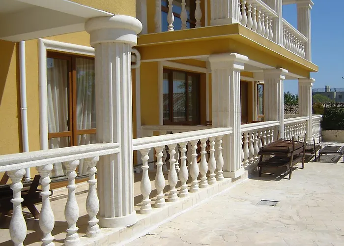 Byala Palace アパート ビャラ