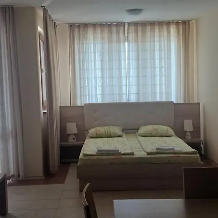 Byala Palace Apartman *