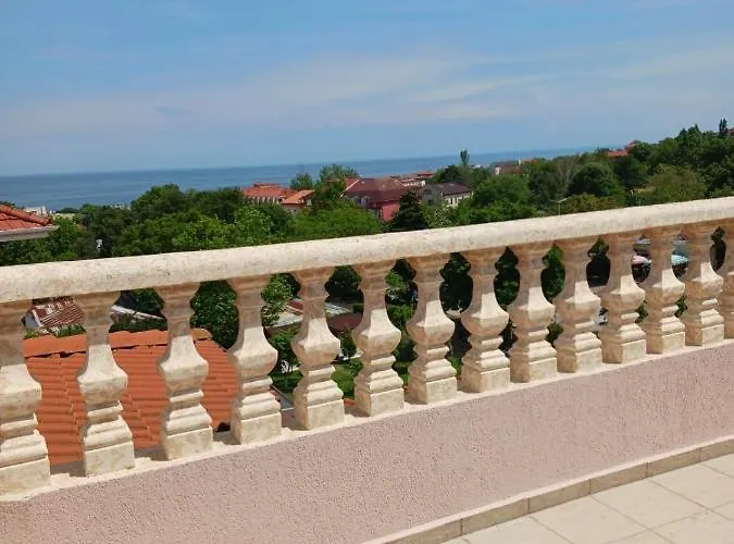 Byala Palace Апартамент *