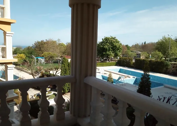 Апартамент Byala Palace *