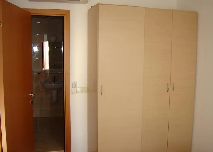 Апартамент Byala Palace *